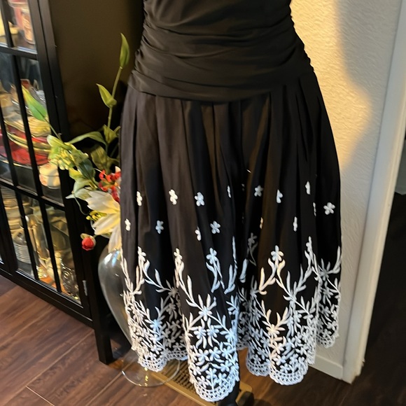 SL fashion size 8 what a gorgeous dress - Picture 4 of 7